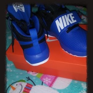 Boys shoes